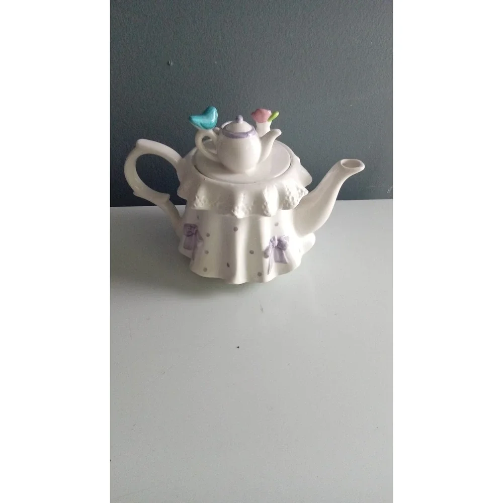 Novelty Teapot Whimsical Ceramic Teapot with Teacup‎ and Bird Figurine